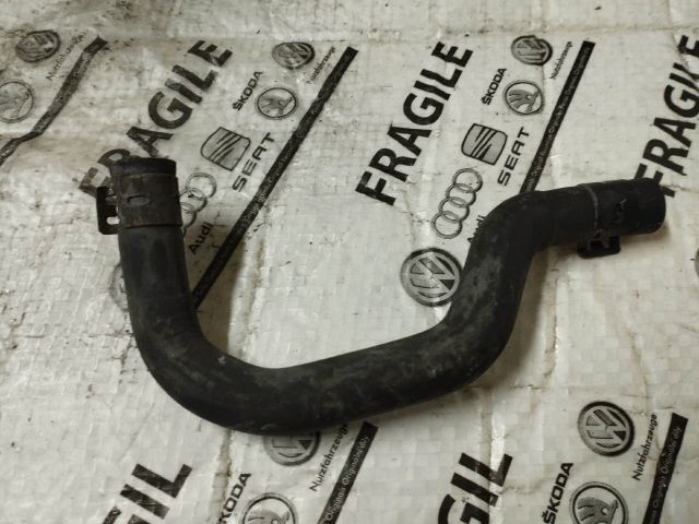 bontott AUDI Q7 Vízcső