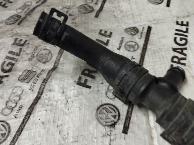 bontott AUDI Q7 Vízcső