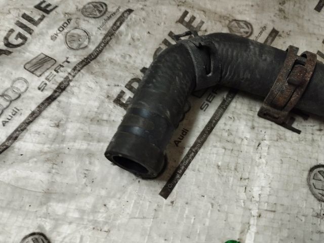 bontott AUDI Q7 Vízcső