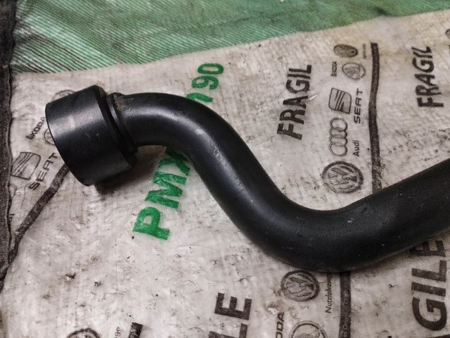 bontott AUDI Q7 Vízcső