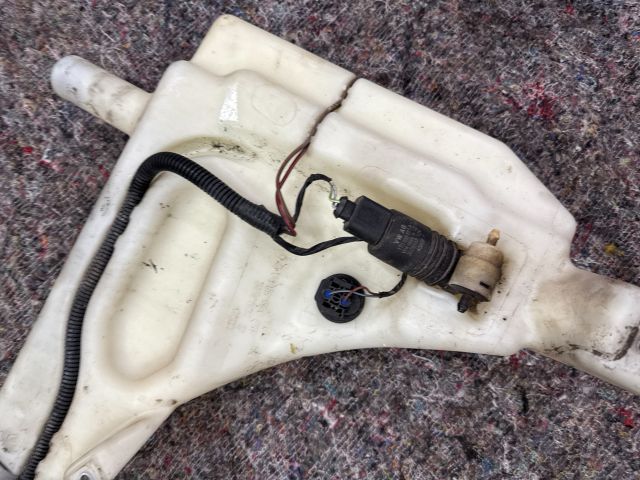 bontott AUDI Q7 Ablakmosó Tartály