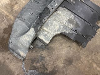 bontott AUDI Q7 Alsó Motorburkolat