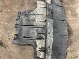 bontott AUDI Q7 Alsó Motorburkolat