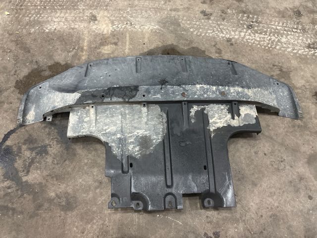 bontott AUDI Q7 Alsó Motorburkolat