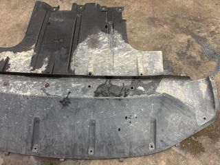 bontott AUDI Q7 Alsó Motorburkolat