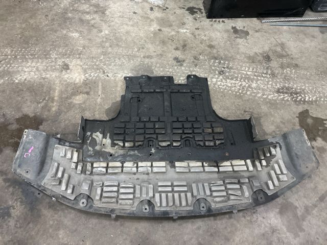 bontott AUDI Q7 Alsó Motorburkolat