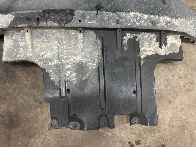 bontott AUDI Q7 Alsó Motorburkolat