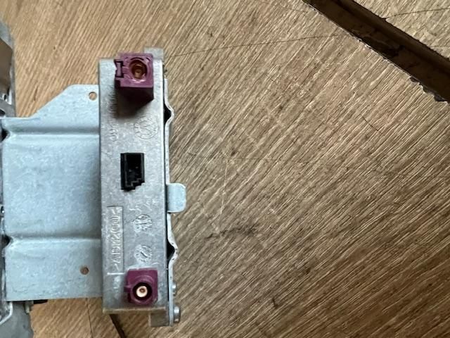 bontott AUDI Q7 Antenna Erősítő