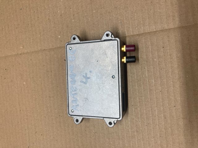 bontott AUDI Q7 Antenna Erősítő