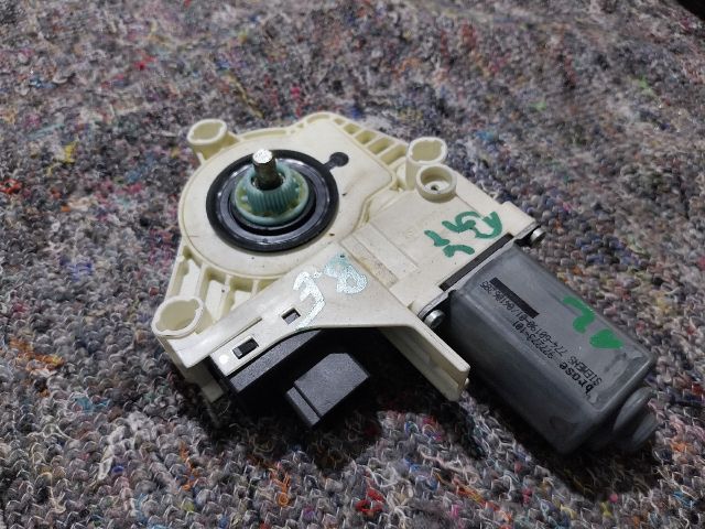 bontott AUDI Q7 Bal első Ablakemelő Motor