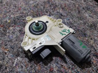 bontott AUDI Q7 Bal első Ablakemelő Motor