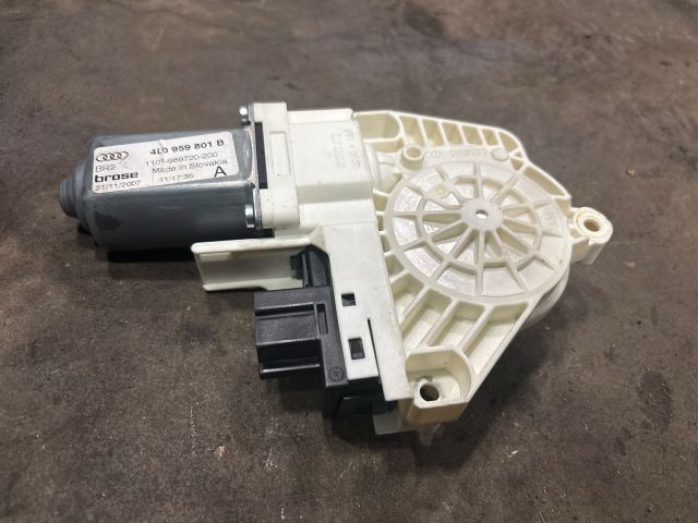 bontott AUDI Q7 Bal első Ablakemelő Motor