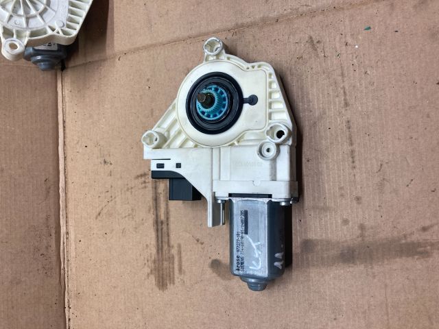 bontott AUDI Q7 Bal első Ablakemelő Motor