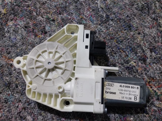 bontott AUDI Q7 Bal első Ablakemelő Motor