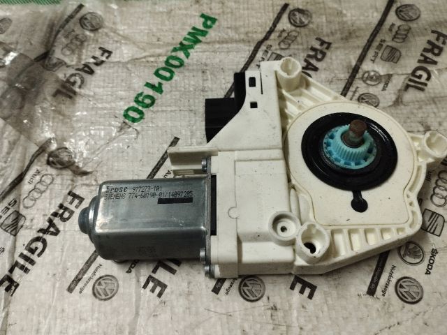 bontott AUDI Q7 Bal első Ablakemelő Motor