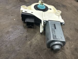 bontott AUDI Q7 Bal első Ablakemelő Motor