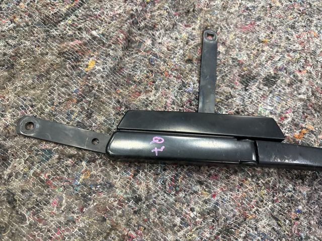 bontott AUDI Q7 Bal első Ablaktörlő Kar