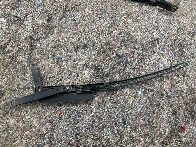 bontott AUDI Q7 Bal első Ablaktörlő Kar