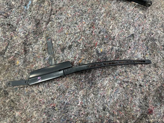 bontott AUDI Q7 Bal első Ablaktörlő Kar