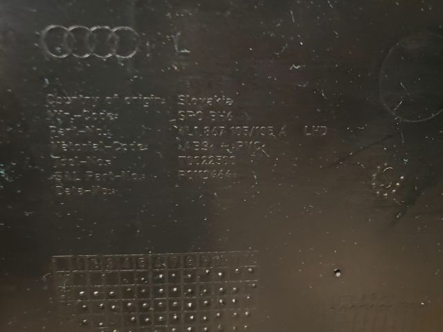 bontott AUDI Q7 Bal első Ajtó Kárpit