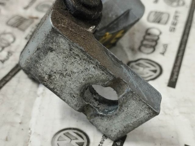 bontott AUDI Q7 Bal első Felső Zsanér