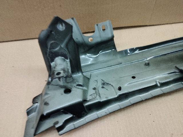 bontott AUDI Q7 Bal első Hossznyúlvány