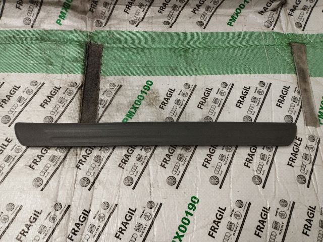 bontott AUDI Q7 Bal első Küszöb Díszléc