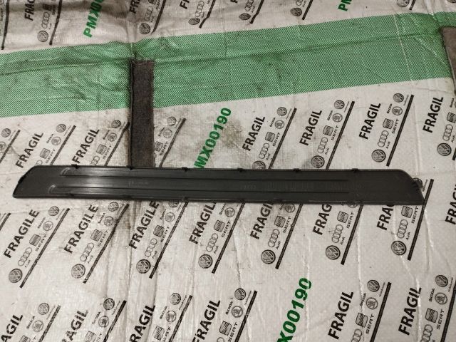 bontott AUDI Q7 Bal első Küszöb Díszléc