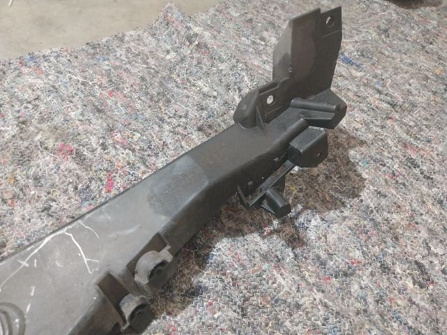 bontott AUDI Q7 Bal első Lökhárító Tartó (Műanyag)