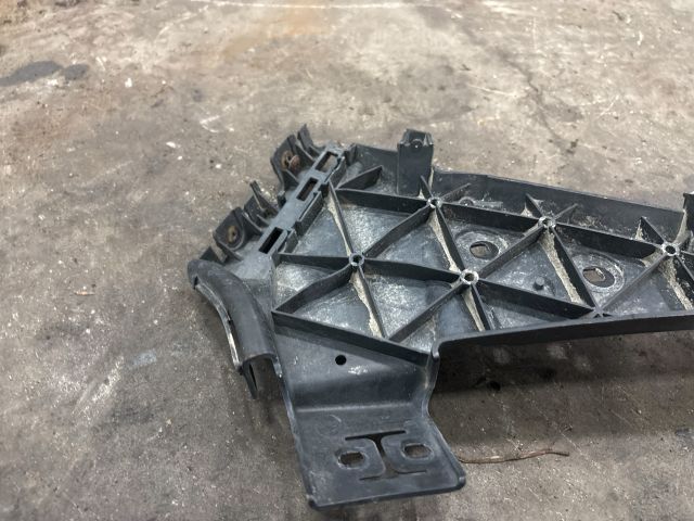 bontott AUDI Q7 Bal első Lökhárító Tartó (Műanyag)