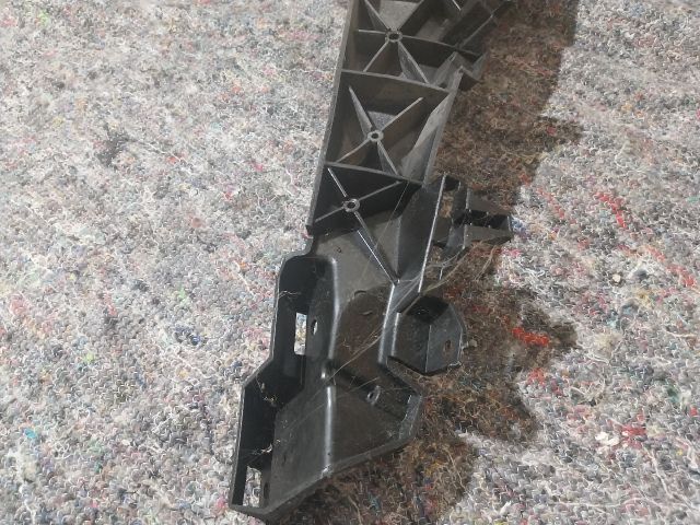 bontott AUDI Q7 Bal első Lökhárító Tartó (Műanyag)