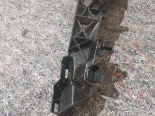 bontott AUDI Q7 Bal első Lökhárító Tartó (Műanyag)