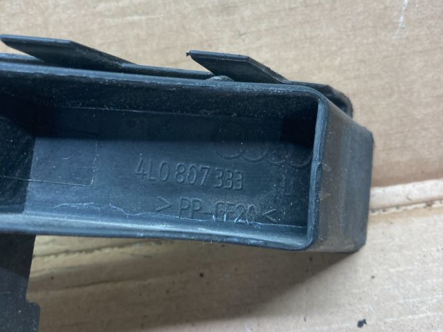 bontott AUDI Q7 Bal első Lökhárító Tartó (Műanyag)