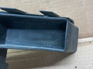 bontott AUDI Q7 Bal első Lökhárító Tartó (Műanyag)