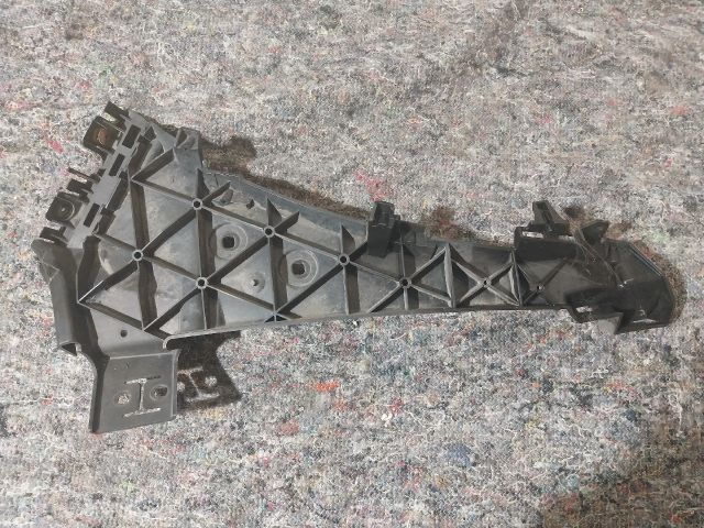 bontott AUDI Q7 Bal első Lökhárító Tartó (Műanyag)