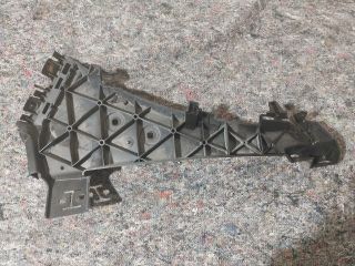 bontott AUDI Q7 Bal első Lökhárító Tartó (Műanyag)