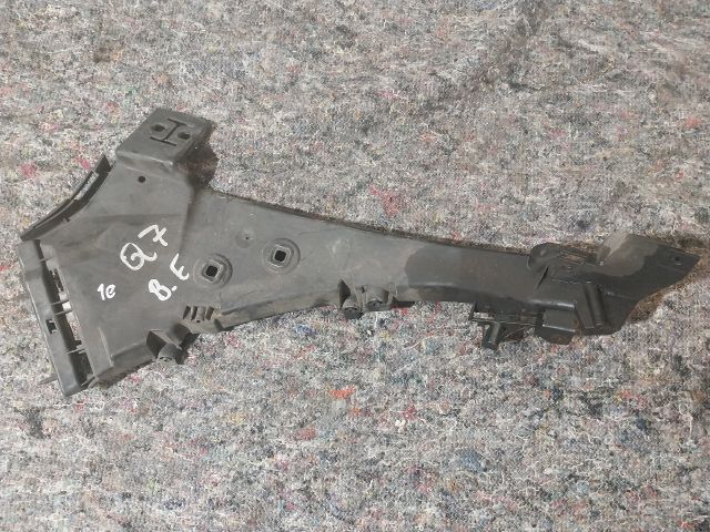 bontott AUDI Q7 Bal első Lökhárító Tartó (Műanyag)