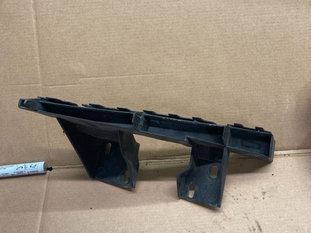 bontott AUDI Q7 Bal első Lökhárító Tartó (Műanyag)