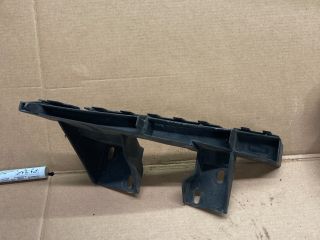 bontott AUDI Q7 Bal első Lökhárító Tartó (Műanyag)