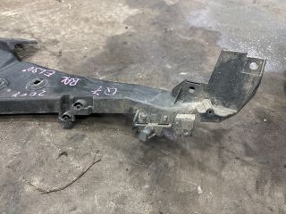 bontott AUDI Q7 Bal első Lökhárító Tartó (Műanyag)