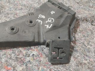 bontott AUDI Q7 Bal első Lökhárító Tartó (Műanyag)