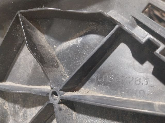 bontott AUDI Q7 Bal első Lökhárító Tartó (Műanyag)