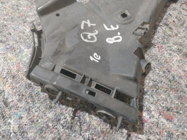 bontott AUDI Q7 Bal első Lökhárító Tartó (Műanyag)