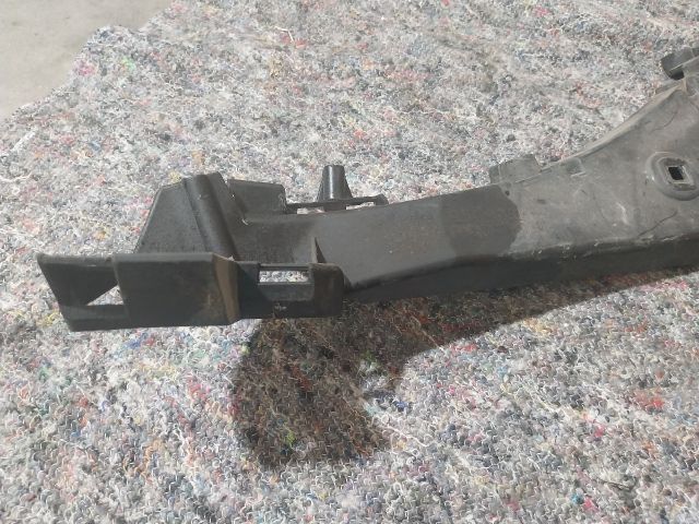 bontott AUDI Q7 Bal első Lökhárító Tartó (Műanyag)