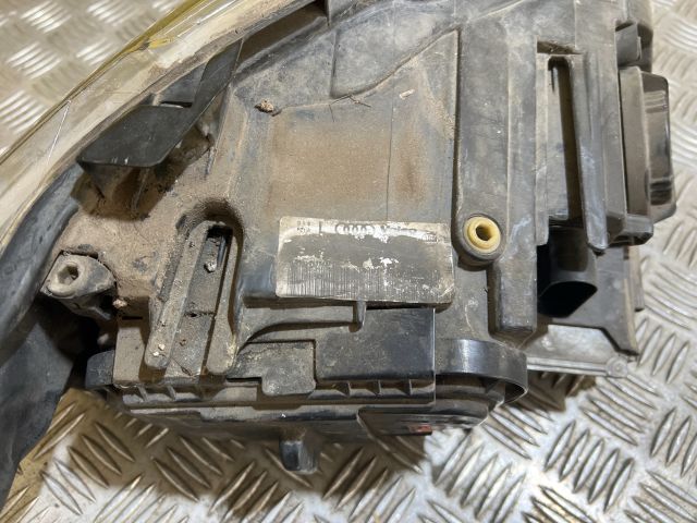 bontott AUDI Q7 Bal Fényszóró