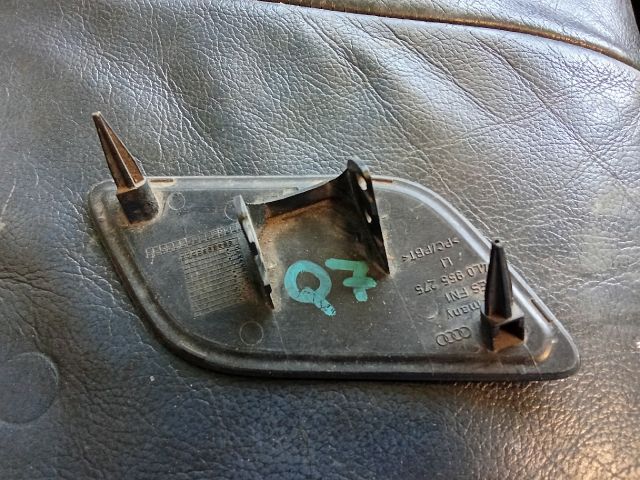 bontott AUDI Q7 Bal Fényszórómosó Fedél