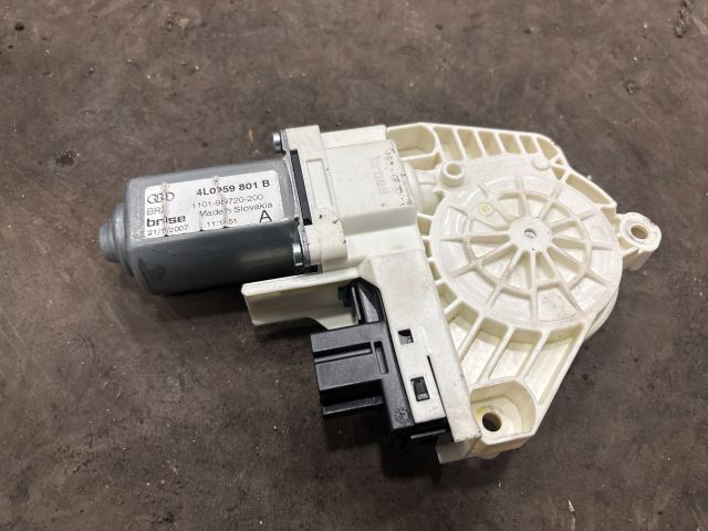 bontott AUDI Q7 Bal hátsó Ablakemelő Motor