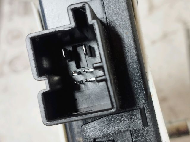 bontott AUDI Q7 Bal hátsó Ablakemelő Motor