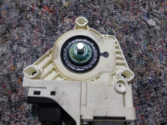 bontott AUDI Q7 Bal hátsó Ablakemelő Motor