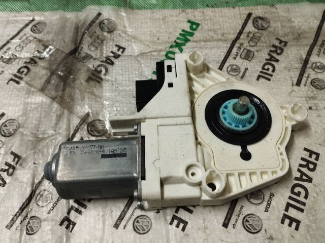 bontott AUDI Q7 Bal hátsó Ablakemelő Motor